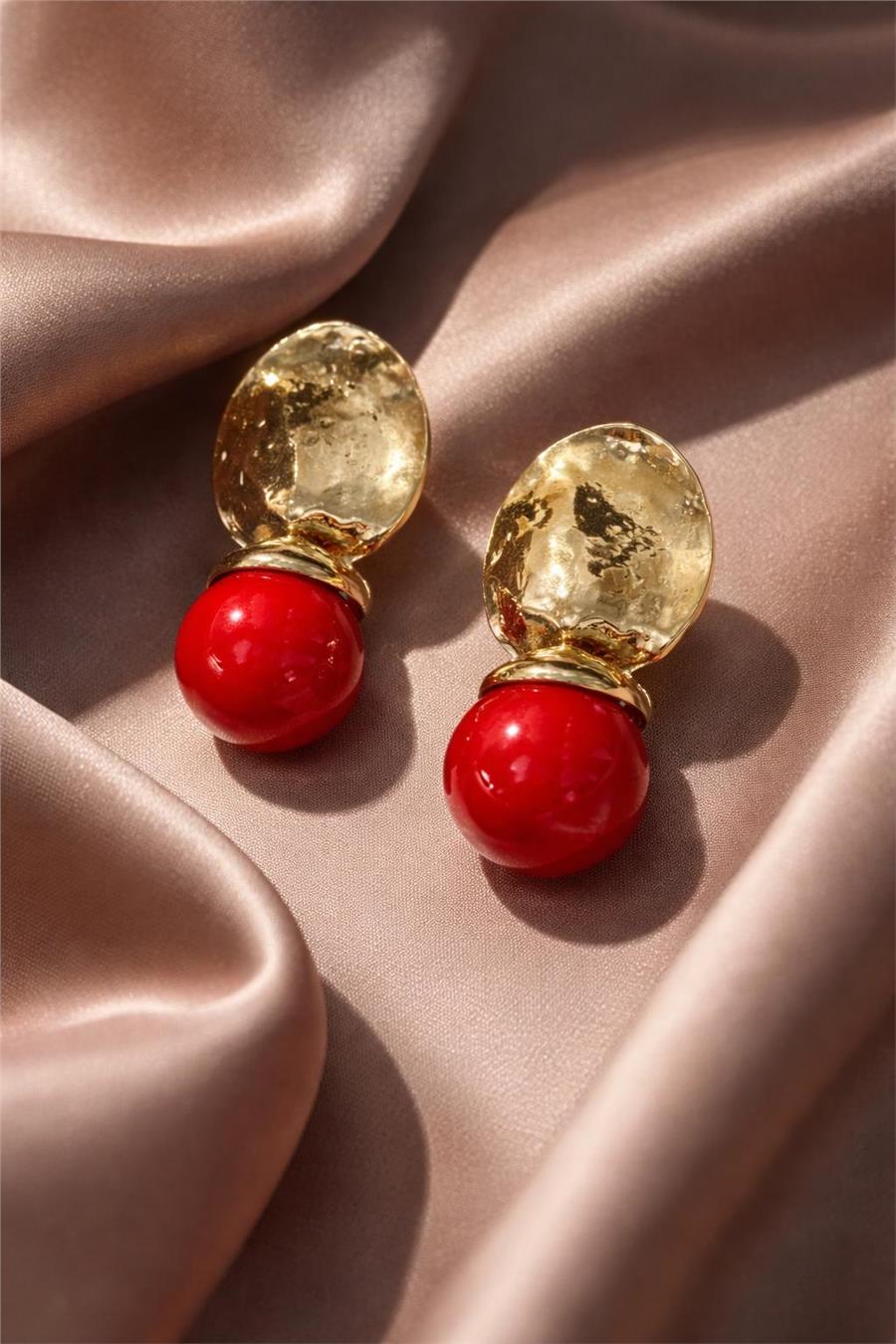 Emily Kırmızı - Gold Yuvarlak Kolye